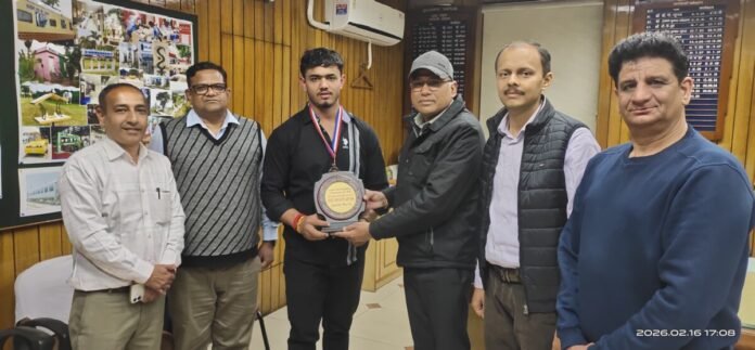 4b3bef277f44cd82b1e7e16401b2990d 1195959477